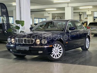 Azul Usado 2004 Jaguar XJ8 Executive Berlina | 9990 €