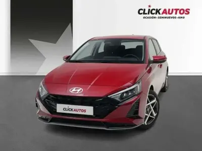 Usado Hyundai i20 101 CV (74 kW) 2025 Rojo Utilitario