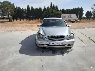 Usado Mercedes C200 Elegance 116 CV (85 kW) 2003 Gris / plata Familiar