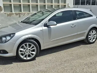 Usado Opel Astra GTC Sport 140 CV (102 kW) 2006 Gris / plata Berlina