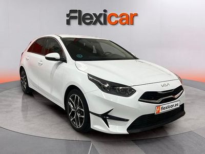 Begagnad Kia Ceed 120 HK (88 kW) 2022 Vit Halvkombi