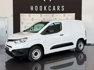Usado Toyota Proace City City 102 CV (75 kW) 2022 Blanco Monovolumen