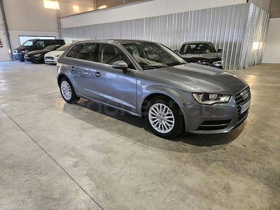 Usado Audi A3 Ambiente 105 CV (77 kW) 2013 Gris / plata Berlina