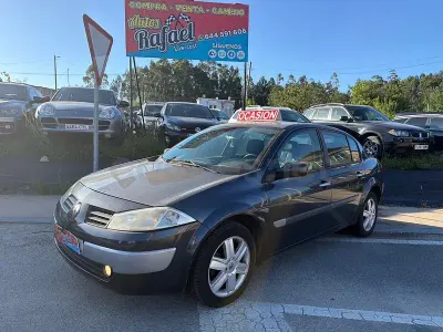 Usado Renault Mégane Authentique 115 CV (84 kW) 2005 Gris / plata Berlina