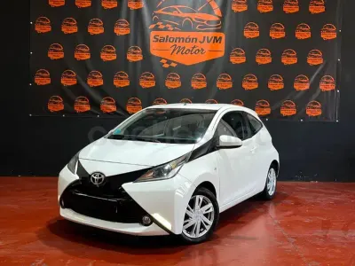 Usado Toyota Aygo Business Edition 69 CV (50 kW) 2015 Blanco Utilitario