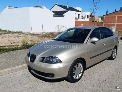 Usado Seat Cordoba Stylance 100 CV (73 kW) 2006 Beige Berlina