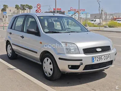 Usado Ford Fusion Trend 80 CV (58 kW) 2003 Gris / plata Utilitario