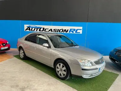 Usado Ford Mondeo Futura 115 CV (84 kW) 2005 Gris / plata Berlina