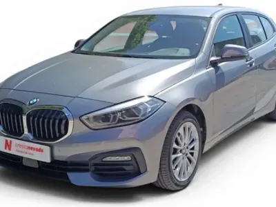 Usado BMW 118 Comfort Edition 136 CV (100 kW) 2023 Gris Utilitario