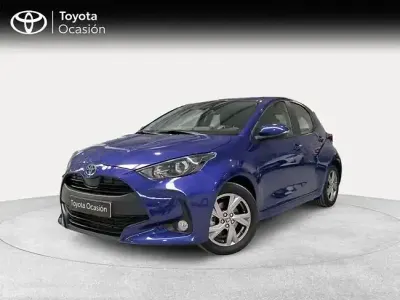 Usado Toyota Yaris Active 116 CV (85 kW) 2025 Azul Utilitario