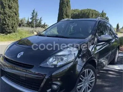 Usado Renault Clio GrandTour 75 CV (55 kW) 2011 Negro Familiar