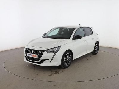Usado Peugeot 208 Allure 102 CV (75 kW) 2022 Blanco Utilitario