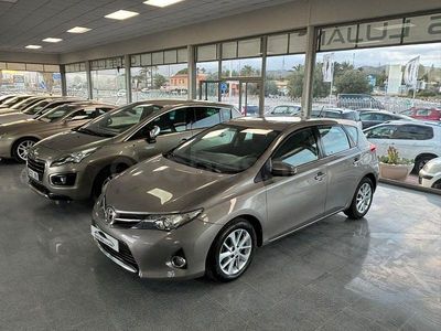 Usado Toyota Auris 132 CV (97 kW) 2015 Gris / plata Berlina