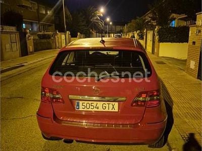 Usado Mercedes B180 109 CV (80 kW) 2010 Rojo Monovolumen