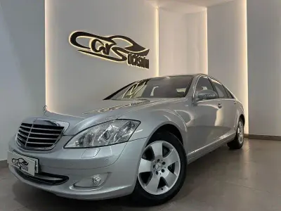 Usado Mercedes S500 388 CV (285 kW) 2006 Gris / plata Berlina