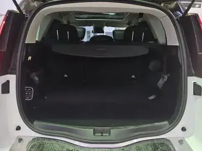 Usado Renault Grand Scénic IV Edition One 160 CV (117 kW) 2018 Blanco Monovolumen