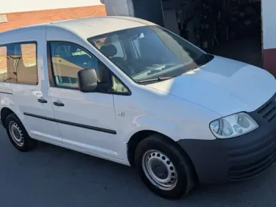 Usado VW Caddy 75 CV (55 kW) 2007 Blanco Monovolumen