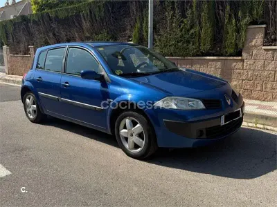 Usado Renault Mégane 105 CV (77 kW) 2006 Azul Berlina