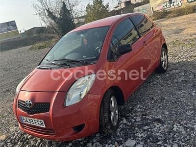 Usado Toyota Yaris 90 CV (66 kW) 2006 Naranja Berlina