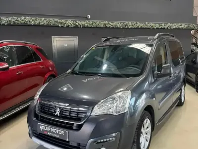 Käytetty Peugeot Partner Tepee Outdoor 100 HP (73 kW) 2017 Harmaa Tila-auto