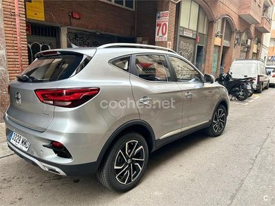 Usado MG ZS Luxury 111 CV (81 kW) 2023 Gris / plata SUV