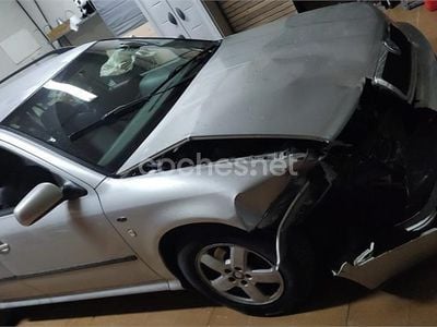 Usado Skoda Octavia Elegance 110 CV (80 kW) 2001 Gris / plata Familiar