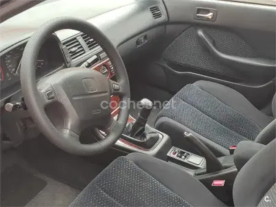 Usado Honda Accord 115 CV (84 kW) 1996 Negro Berlina