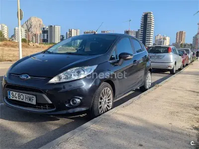 Usado Ford Fiesta Titanium 95 CV (69 kW) 2012 Negro Berlina
