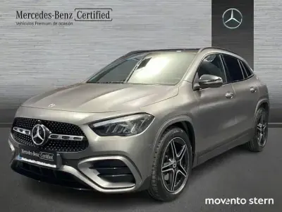 Usado Mercedes GLA200 150 CV (110 kW) 2025 Gris / plata SUV