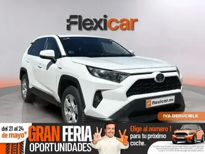 Käytetty Toyota RAV4 Hybrid Advance 222 HP (163 kW) 2021 Valkoinen Katumaasturi