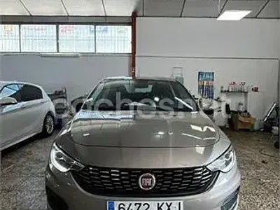 Usado Fiat Tipo Easy 95 CV (69 kW) 2019 Beige Berlina