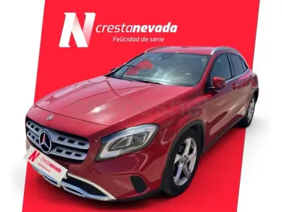 Usado Mercedes GLA180 122 CV (89 kW) 2019 Rojo SUV