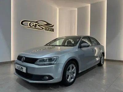 Usado VW Jetta Advance 105 CV (77 kW) 2011 Gris / plata Berlina