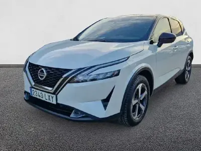 Usado Nissan Qashqai N-Connecta 140 CV (102 kW) 2022 Lunar white con techo midnight SUV