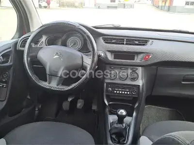 Käytetty Citroën C3 Attraction 68 HP (50 kW) 2012 Punainen Sedan
