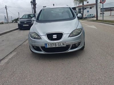 Usado Seat Altea XL Ecomotive 105 CV (77 kW) 2009 Gris / plata Monovolumen