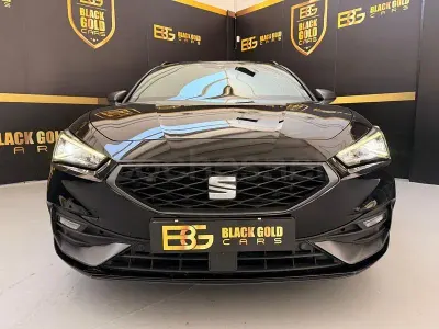 Usado Seat Leon FR 150 CV (110 kW) 2022 Negro Familiar