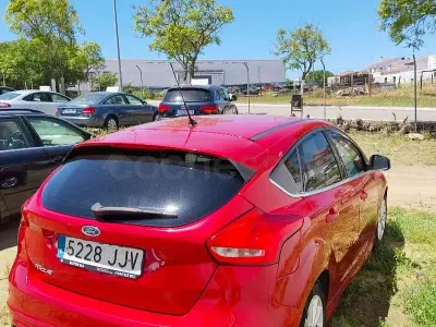 Usado Ford Focus Titanium 120 CV (88 kW) 2016 Granate Berlina