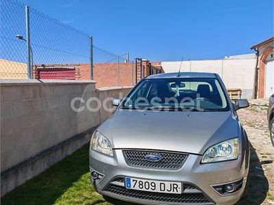 Usado Ford Focus Sport 136 CV (100 kW) 2005 Gris / plata Berlina
