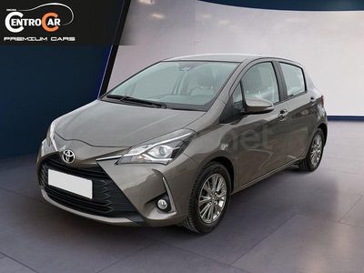Usado Toyota Yaris Active 69 CV (50 kW) 2019 Beige Berlina