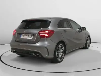Usado Mercedes A180 Style 109 CV (80 kW) 2018 Gris Berlina
