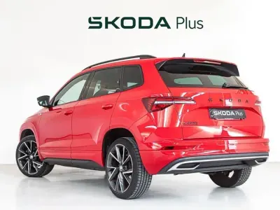 Usado Skoda Karoq SportLine 150 CV (110 kW) 2023 Rojo SUV