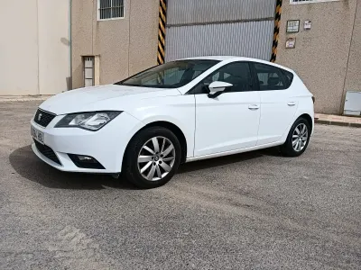 Begagnad Seat Leon Style 105 HK (77 kW) 2013 Vit