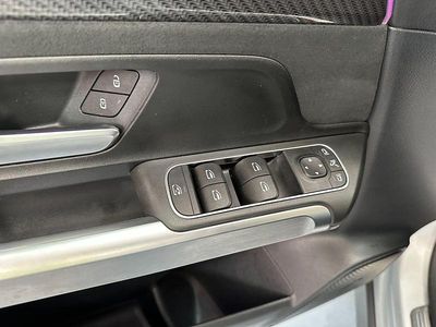 Gris Usado 2022 Mercedes GLB200 SUV | 36.900 € (Un poco caro)