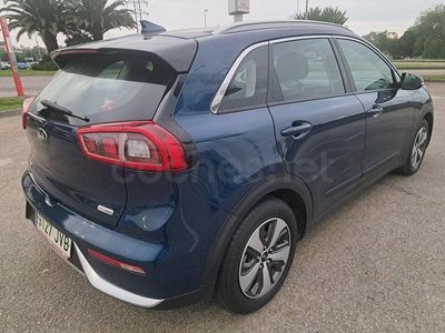 Käytetty Kia Niro 141 HP (103 kW) 2017 Sininen Katumaasturi