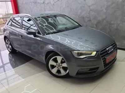 Usado Audi A3 Ambition 150 CV (110 kW) 2014 Gris / plata Berlina