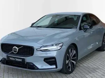 Usado Volvo S60 Plus 2024 Gris Berlina