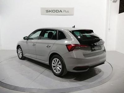 Usado Skoda Scala Selection 115 CV (84 kW) 2025 Gris / plateado Utilitario