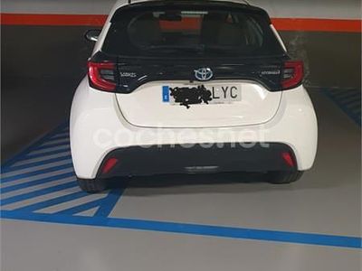 Usado Toyota Yaris Hybrid Active 116 CV (85 kW) 2022 Blanco Berlina