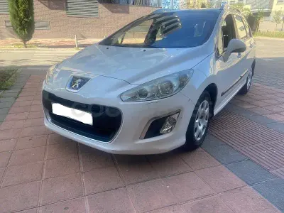 Używany Peugeot 308 SW Access 92 KM (67 kW) 2011 Biały Kombi